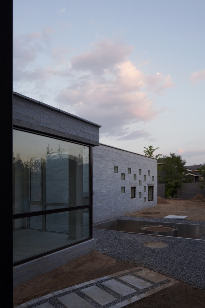 Pool At Fragrant Hill / Zephyr Architects
