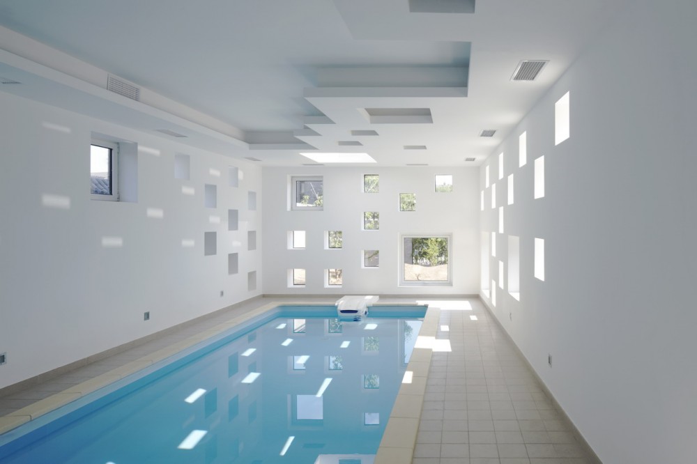 Pool At Fragrant Hill / Zephyr Architects