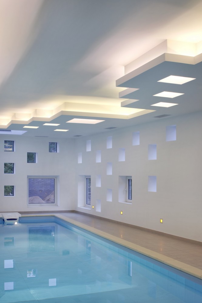 Pool At Fragrant Hill / Zephyr Architects