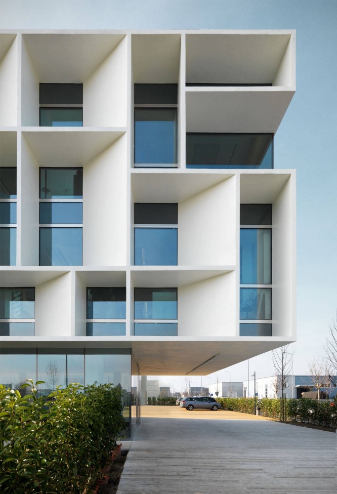 Bentini Headquarters / Piuarch