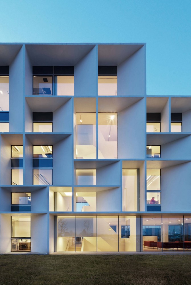 Bentini Headquarters / Piuarch