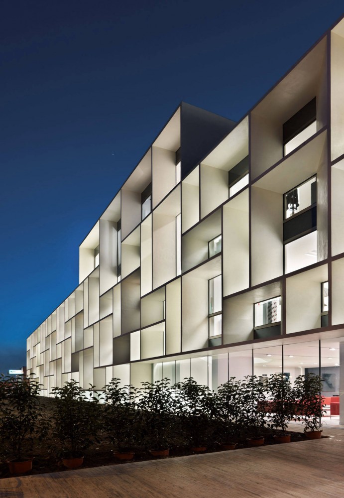 Bentini Headquarters / Piuarch