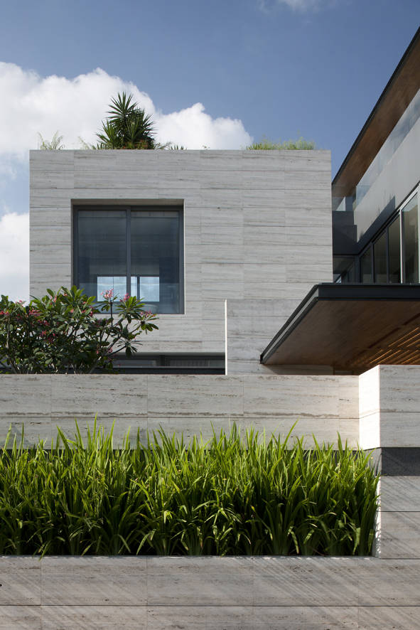 Travertine Dream House / Wallflower Architecture + Design