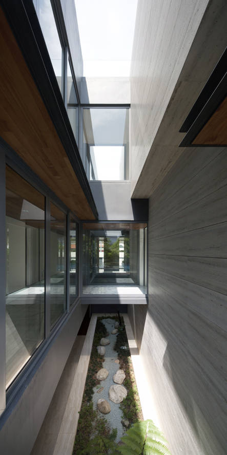 Travertine Dream House / Wallflower Architecture + Design