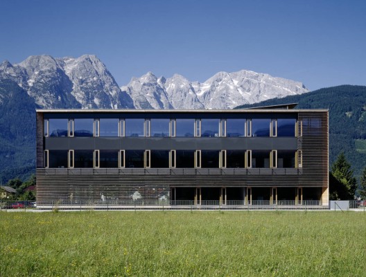 Fachhochschule Salzburg / Dietrich Untertrifaller Staheli Architekten