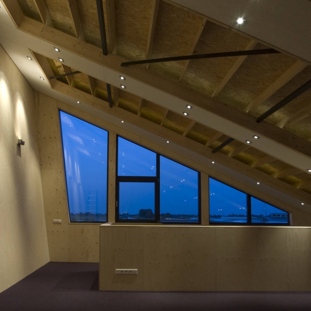 Electric Boat House in The Netherlands / Sebastiaan Jansen Architectuur