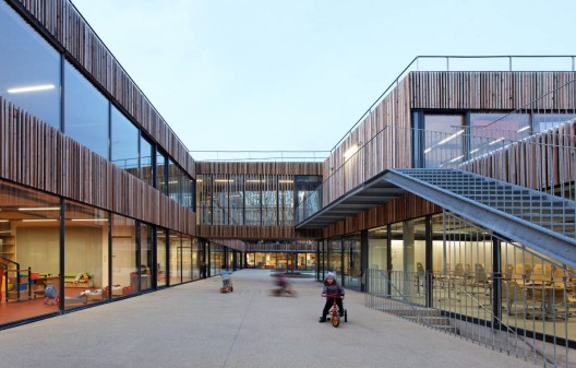 School Center Lucie Aubrac / Dietmar Feichtinger Architectes