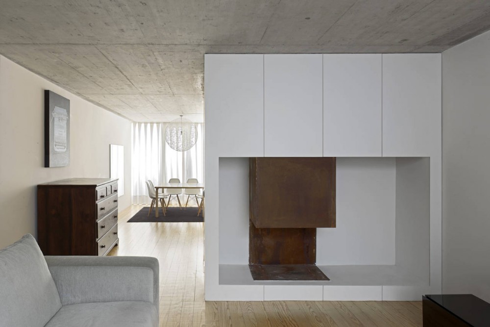 Outeiro House / EZZO