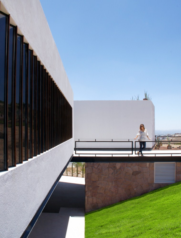 Acill Atem House / Broissin Architects