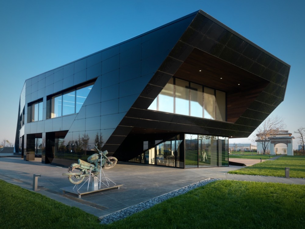 Vidre Negre Office Building / Damilano Studio Architects