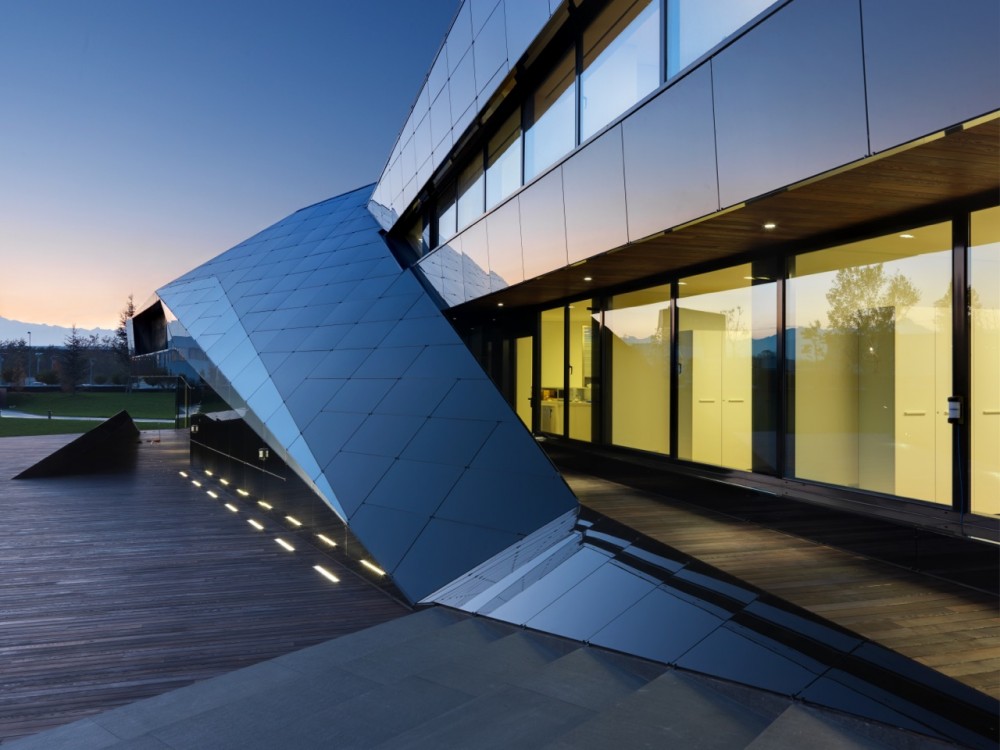 Vidre Negre Office Building / Damilano Studio Architects
