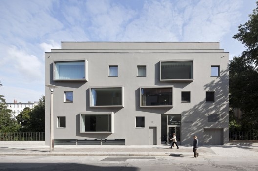 Temporary Building In Berlin / BCO Architekten