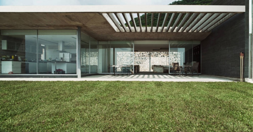 Widescreen House / RZERO