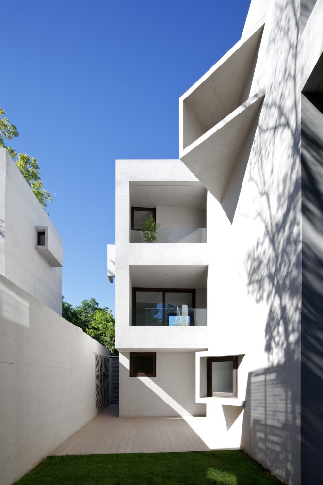 Ignacia Apartments / Gonzalo Mardones Viviani