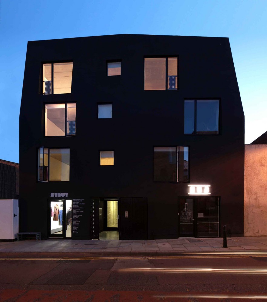 Ada Street / Amin Taha Architects