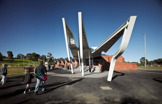 Templestowe Reserve Sporting Pavilion / PHOOEY Architects