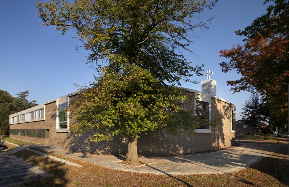 Church Cloister / diederendirrix
