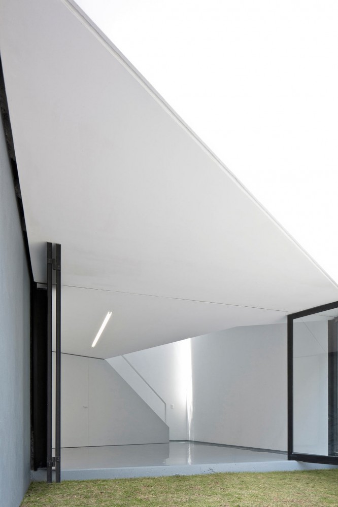 Mini-Studio / FRENTE arquitectura