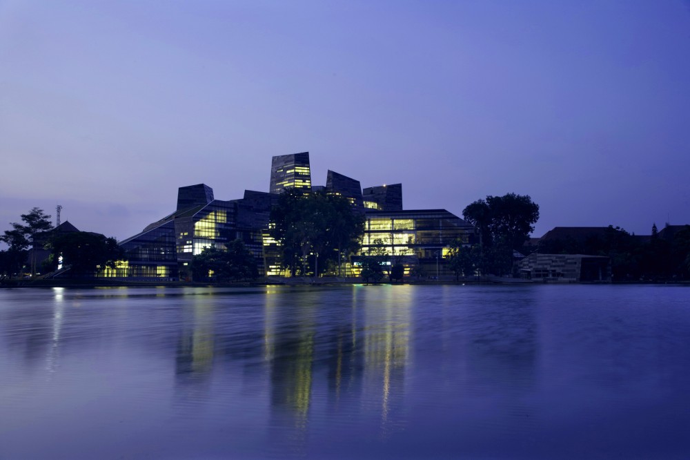 University of Indonesia Central Library / Denton Corker Marshall