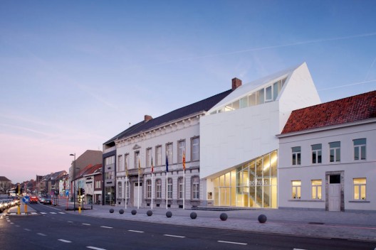 City Hall Harelbeke / Dehullu Architects