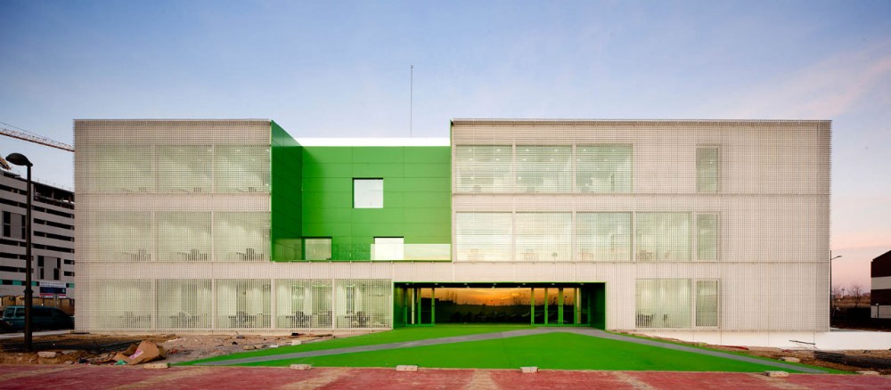 Social Services Center / dosmasuno arquitectos