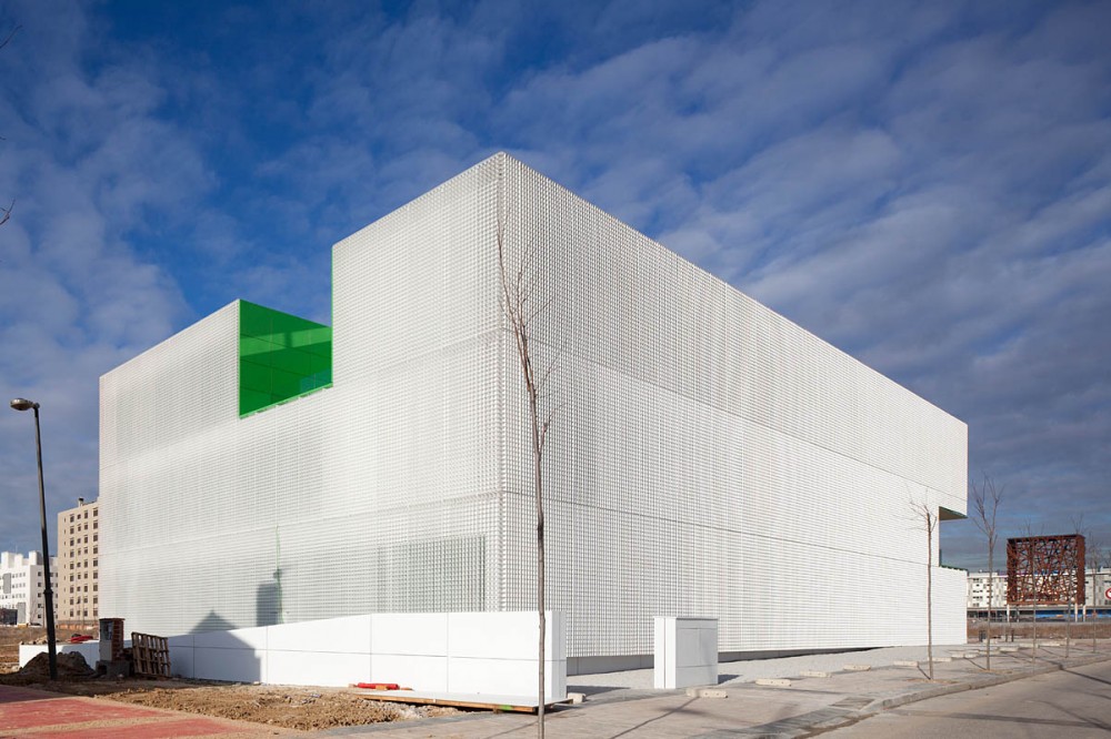 Social Services Center / dosmasuno arquitectos