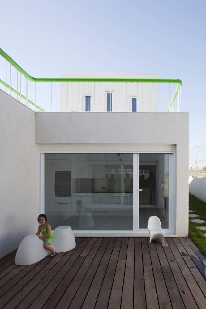Syntes House in Pinto / dosmasuno arquitectos