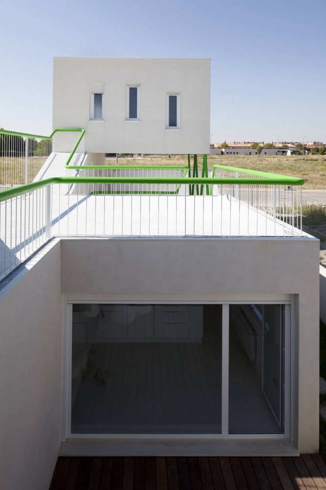 Syntes House in Pinto / dosmasuno arquitectos
