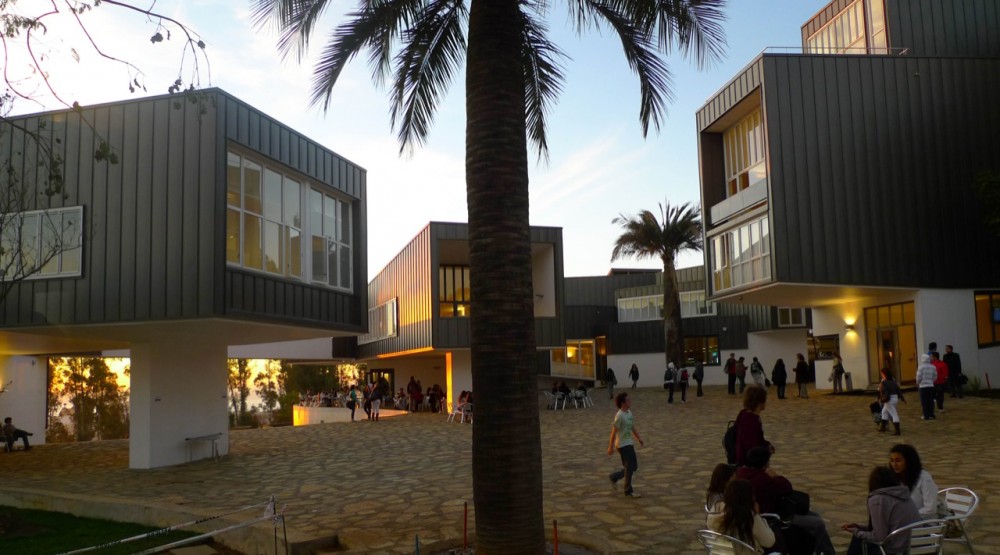 Adolfo Ibañez University / José Cruz Ovalle y Asociados