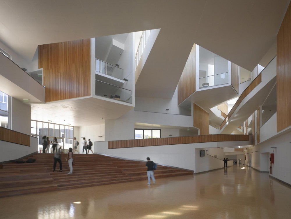 Adolfo Ibañez University / José Cruz Ovalle y Asociados