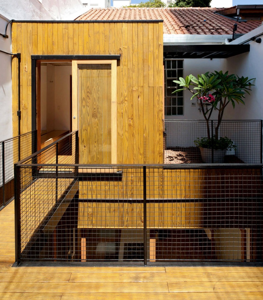 Renovation for a Two Storey House / Studio GGA