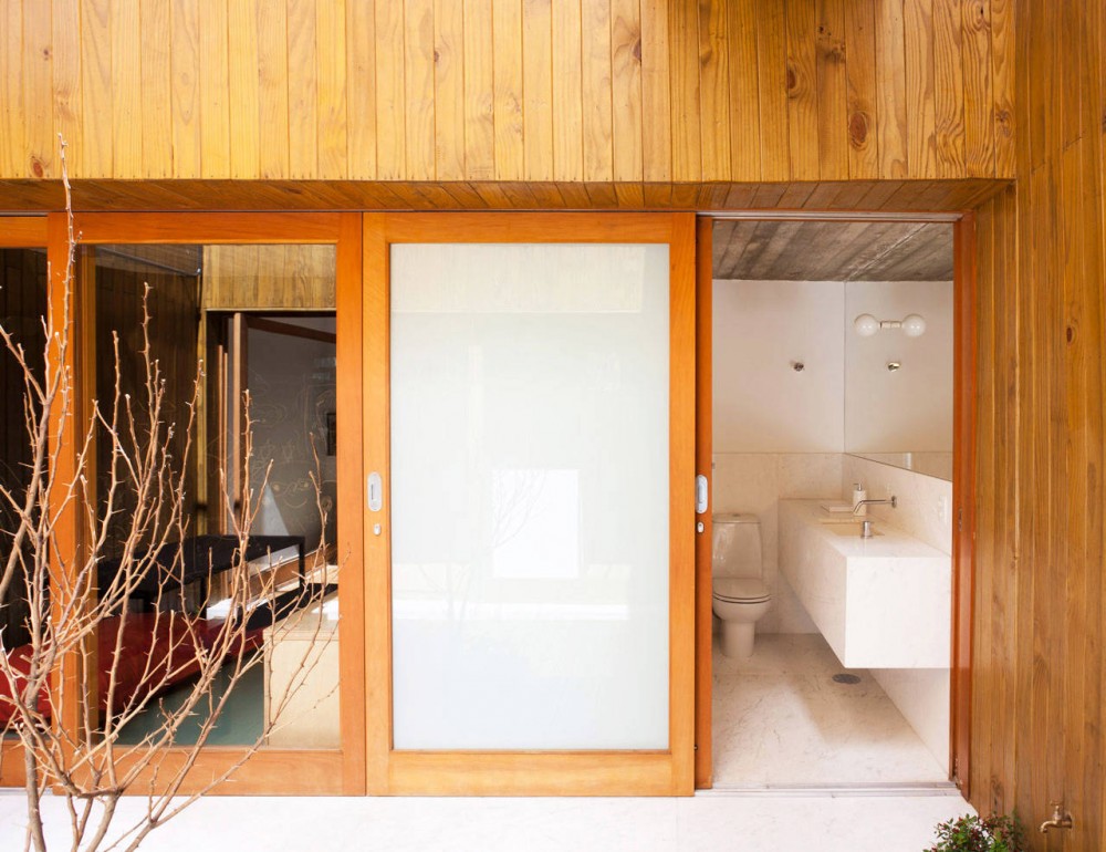 Renovation for a Two Storey House / Studio GGA
