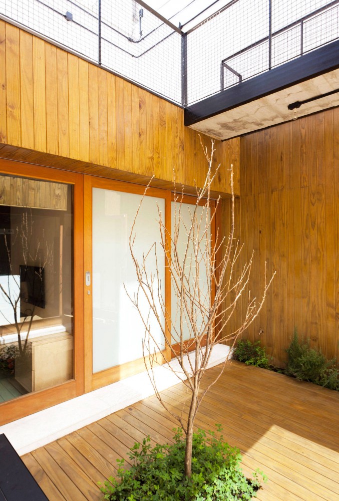 Renovation for a Two Storey House / Studio GGA