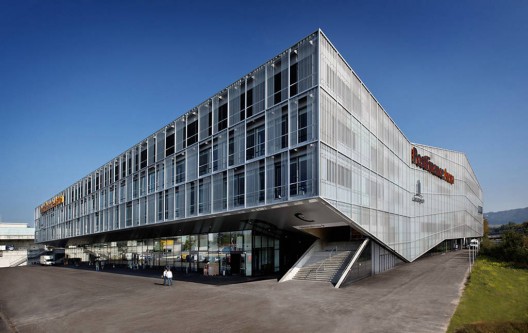 Ice Rink In Bern / Ipas Architects