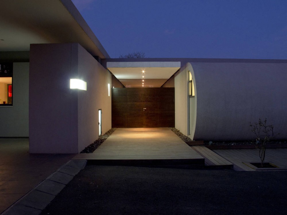 Beam House / Uri Cohen Architects