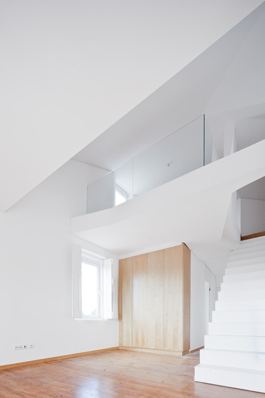 Building Rehabilitation In Calcada do Lavra / Jorge Mealha