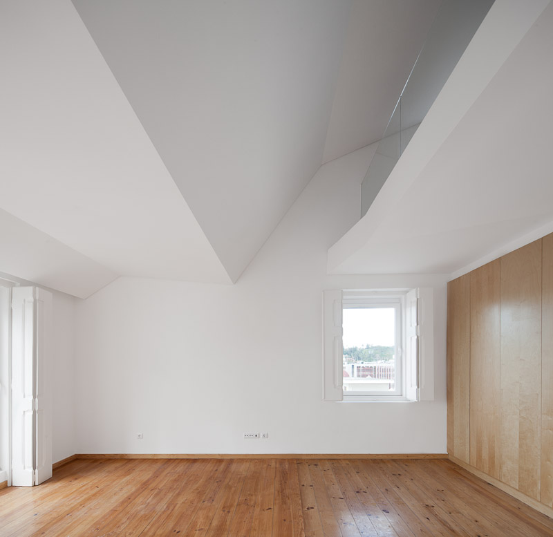 Building Rehabilitation In Calcada do Lavra / Jorge Mealha