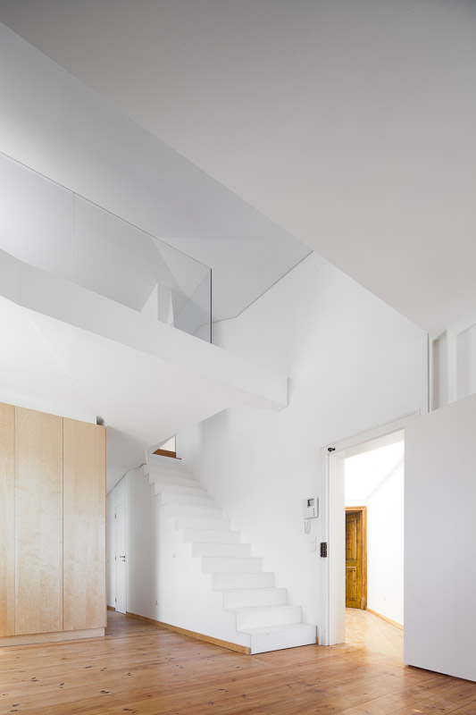 Building Rehabilitation In Calcada do Lavra / Jorge Mealha