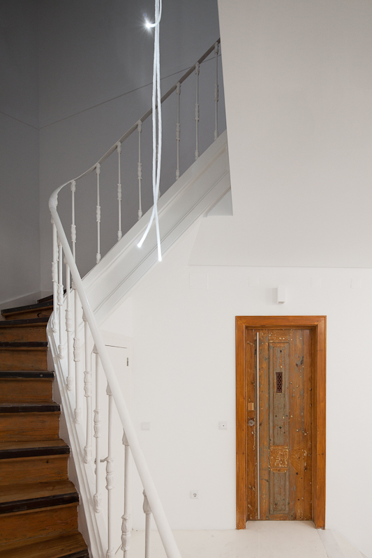 Building Rehabilitation In Calcada do Lavra / Jorge Mealha