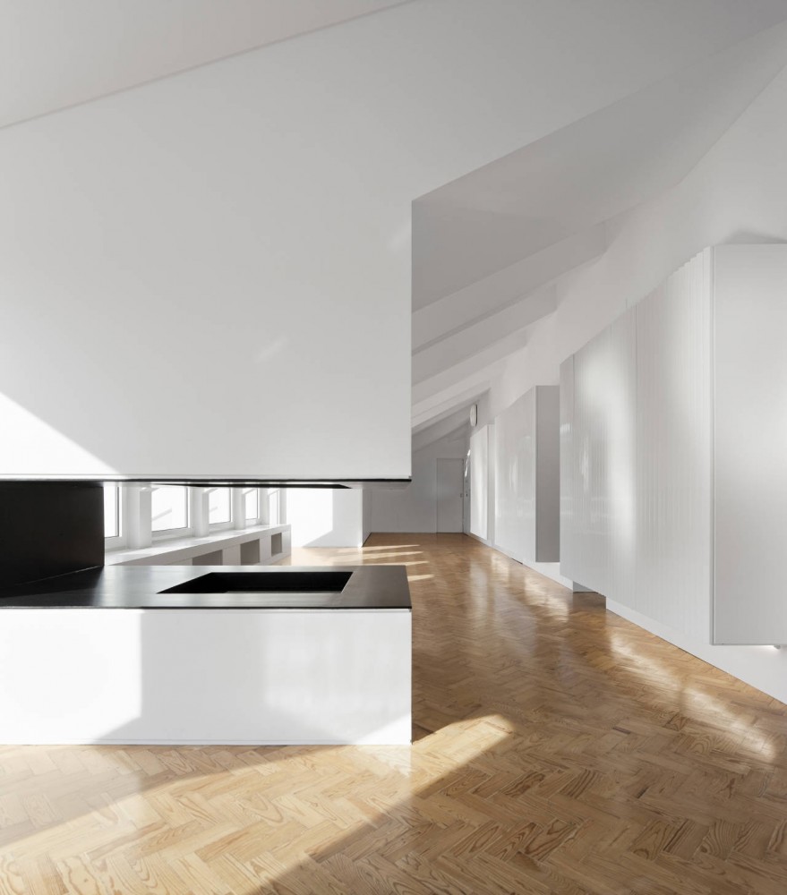 RF Apartment / João Tiago Aguiar