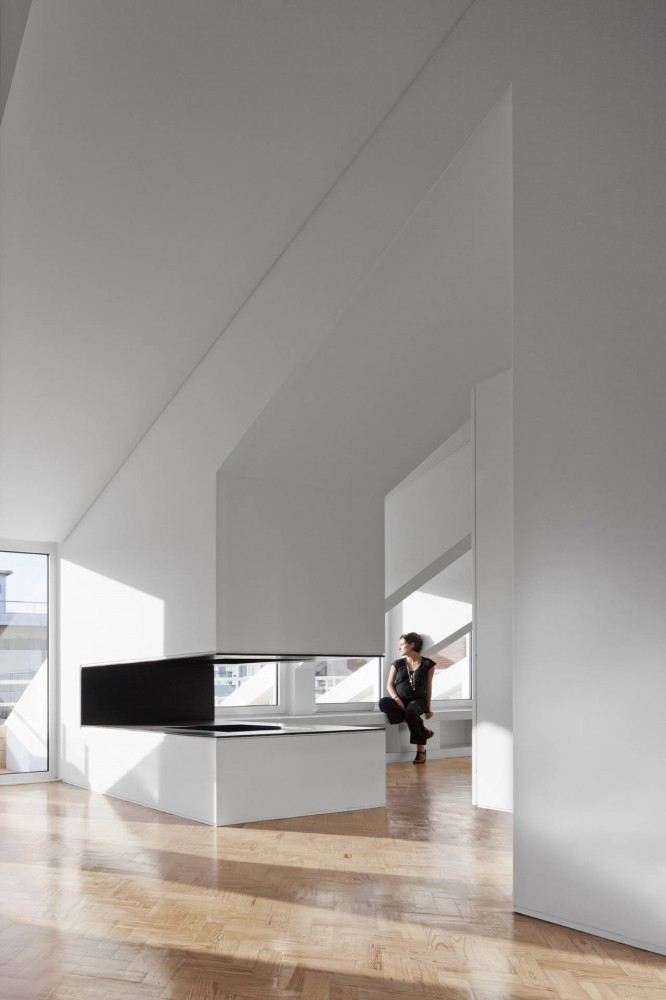 RF Apartment / João Tiago Aguiar