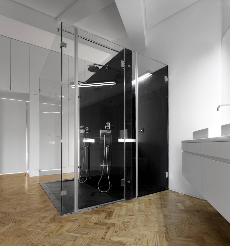 RF Apartment / João Tiago Aguiar