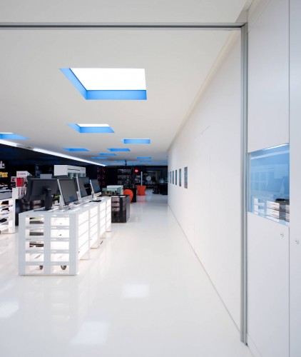 Colorfoto Megastore / Joao Tiago Aguiar