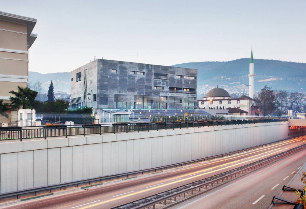 Branch Office In Bursa / Yalin Architectural Design + Denge Architecture
