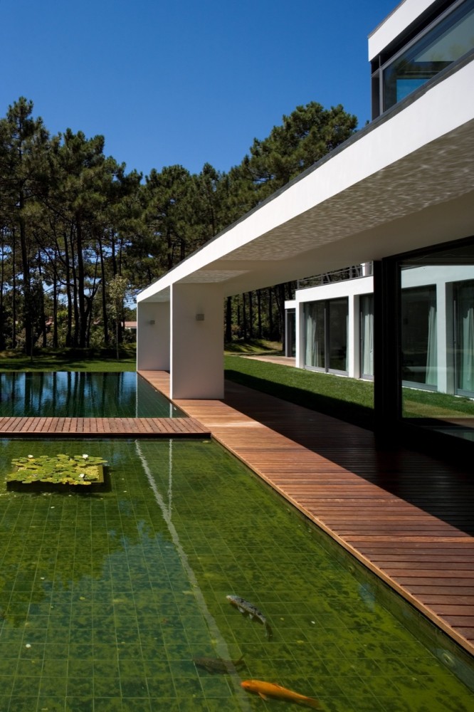Casa Do Lago / Frederico Valsassina Arquitectos