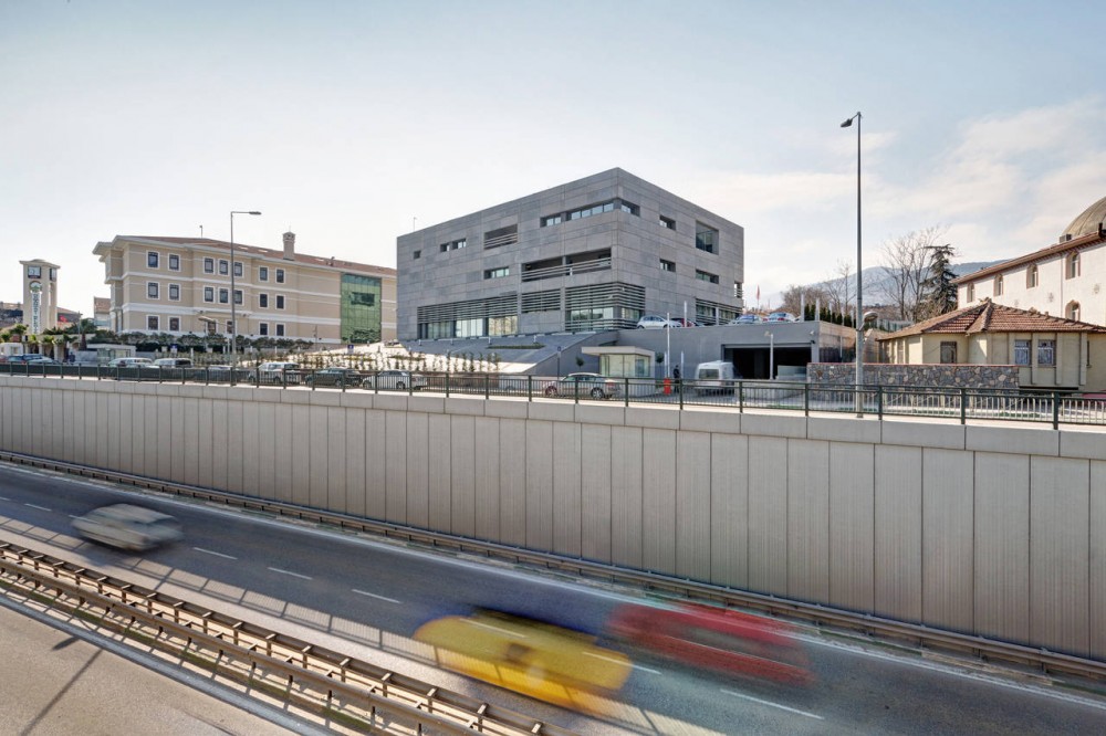 Branch Office In Bursa / Yalin Architectural Design + Denge Architecture