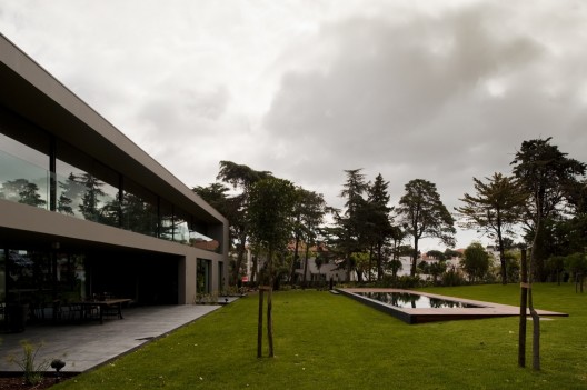 House In Estoril / Frederico Valsassina Arquitectos