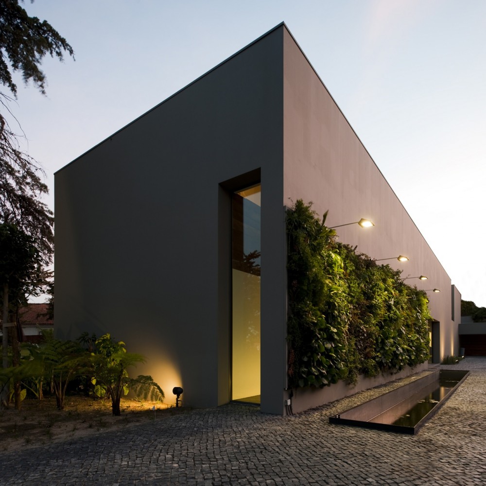House In Estoril / Frederico Valsassina Arquitectos