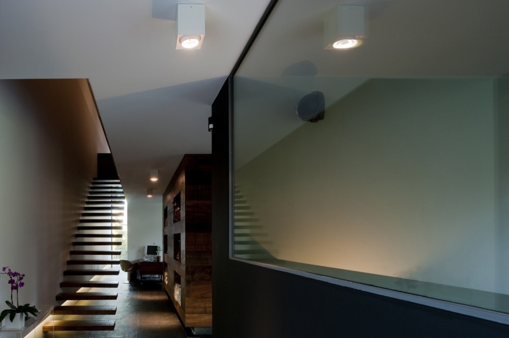 House In Estoril / Frederico Valsassina Arquitectos
