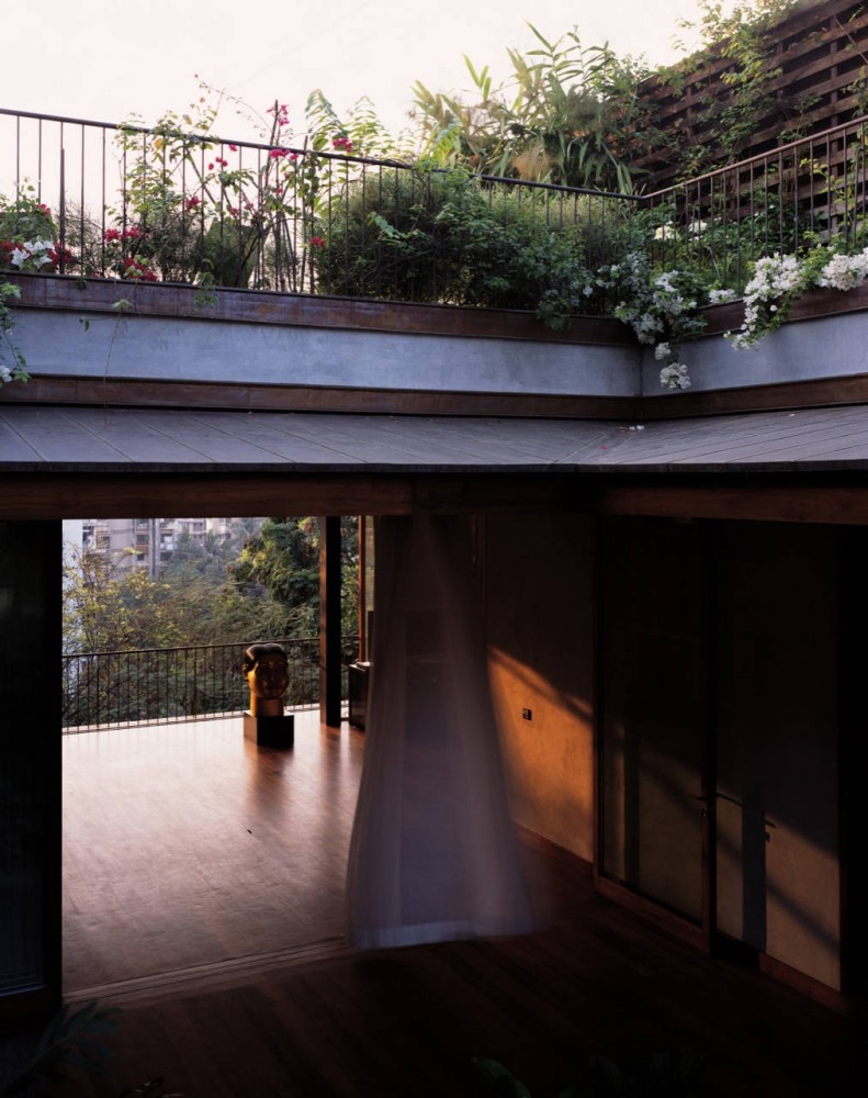 House on Pali Hill / Studio Mumbai